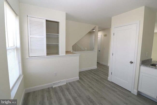 Building Photo - 14 Starboard Ct