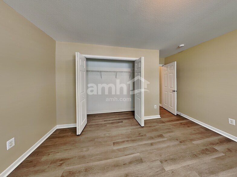 Building Photo - 81 W Quail Wood Ln