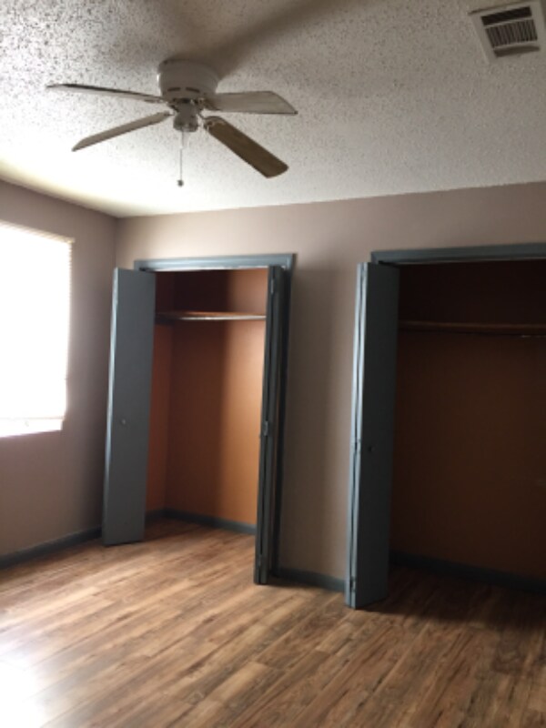 Building Photo - 2913 E St Bernard Hwy