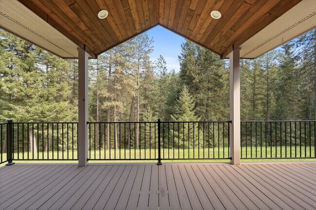 Building Photo - 6 Bed 4 Bath Daylight Rancher on Acreage in Mead School District.  Absolutely Gorgeous