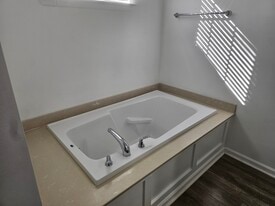 Building Photo - 2466 Leytonstone Dr