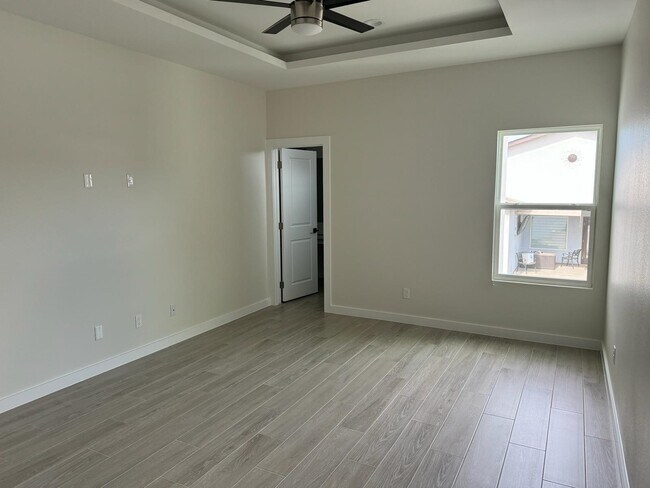 Building Photo - 7511 Cresta Bella St