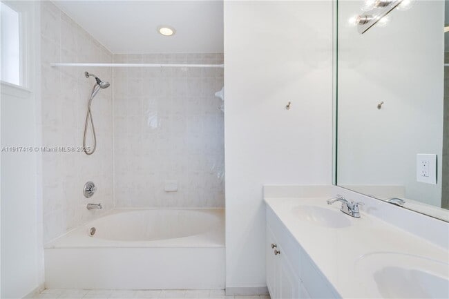 Building Photo - 9481 SW 78th Ave