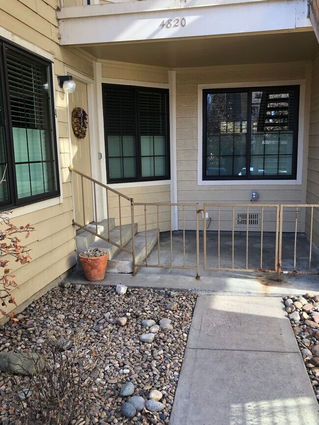 Building Photo - Price reduced!! Luxury 2 Bed 1 Bath Condo w/ ATTACHED GARAGE