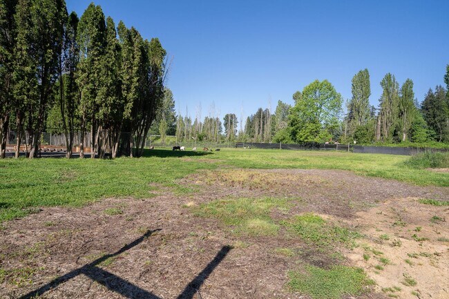 Building Photo - Rare 6 Bedroom Country Ranch Home – Dream Come True!