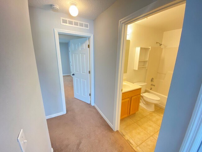 Building Photo - Beautiful 4B/3.5B/2 Car Garage 2-Story Home!