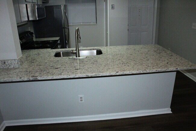 Building Photo - Totally renovated 2-bedroom, 2-full-bath townhome located in West Augusta