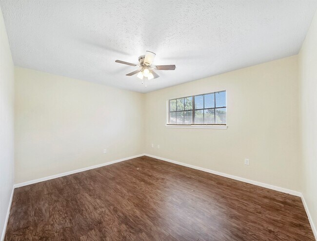 Building Photo - 3806 Montego Dr