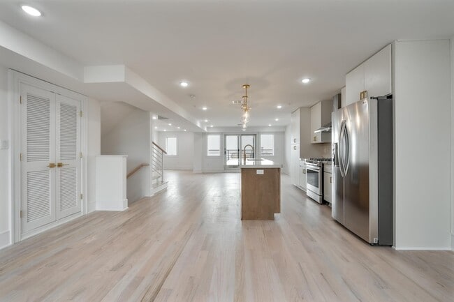 Building Photo - 6719 Meadowview Ave