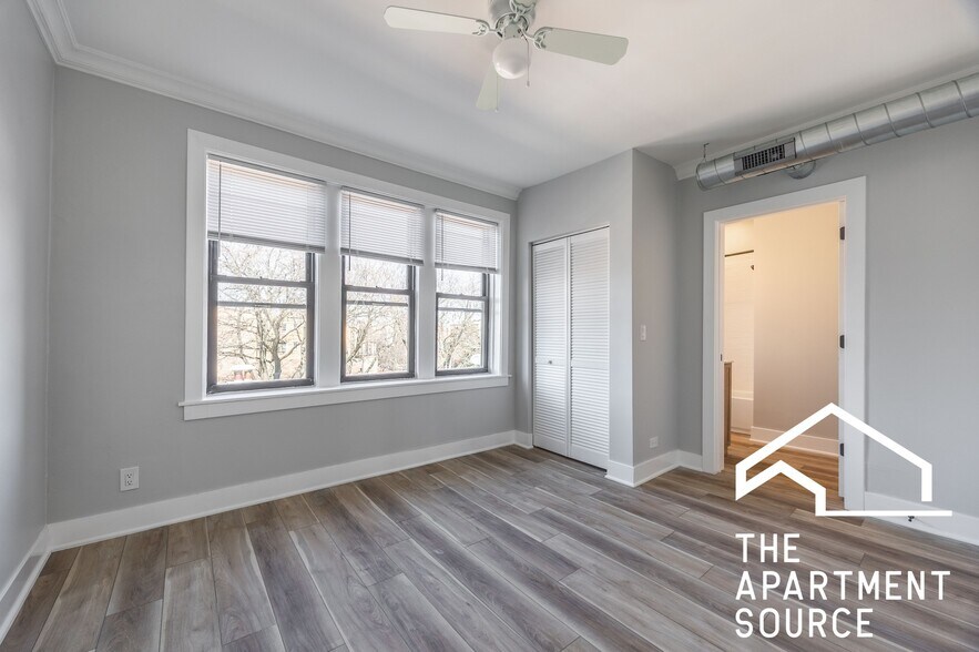 Building Photo - 6148 N Francisco Ave