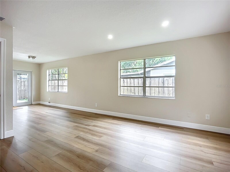 Building Photo - 6511 3rd Ave NE