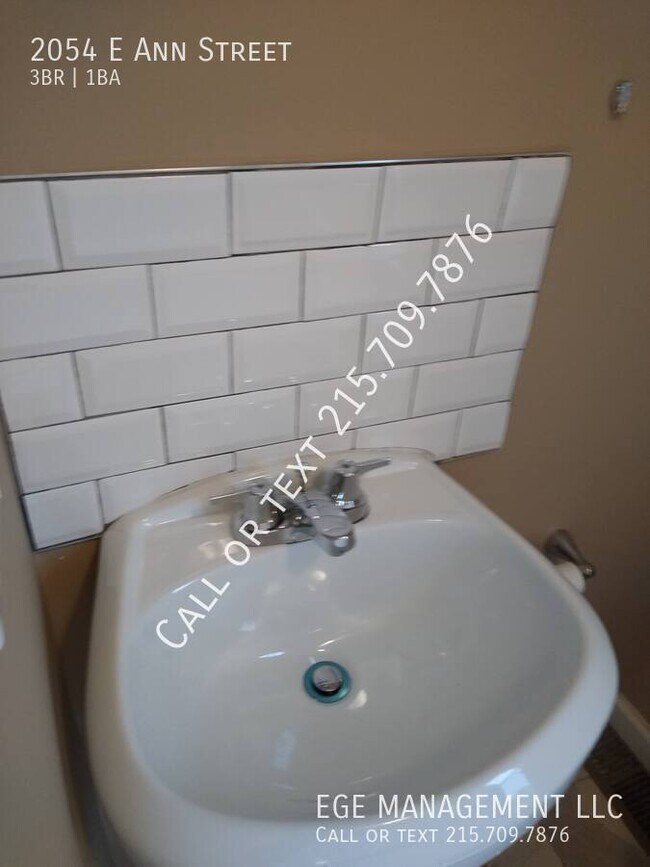 Building Photo - 2054 Ann St