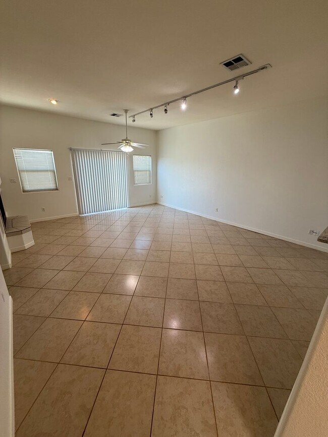 Building Photo - Beautiful 2 Bedroom/2 Bath W/ Office