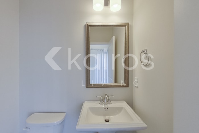 Building Photo - 2541 Banyon Cir