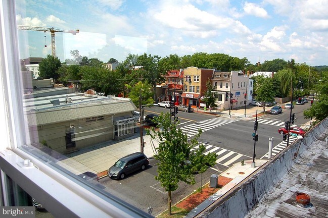 Building Photo - 919 Sheridan St NW