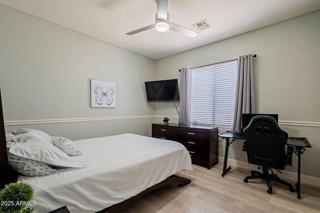 Building Photo - 2401 E Sequoia Dr