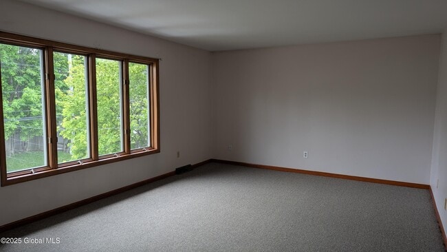 Building Photo - 821 Salina St