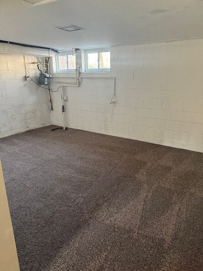 Building Photo - 2 Bedroom  Townhome in Belair-Edison!