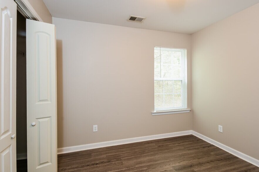 Building Photo - 62 Beaver Pointe