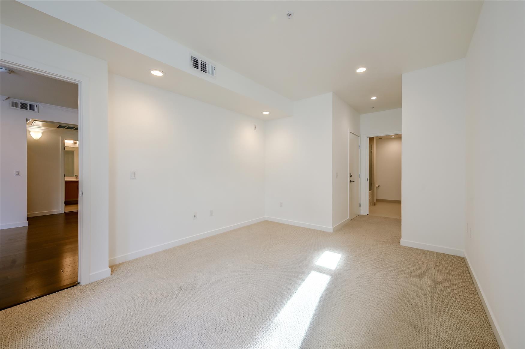 Building Photo - 2655 Bush St