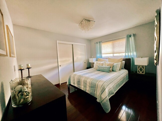 Building Photo - 1990 Dolphin Dr