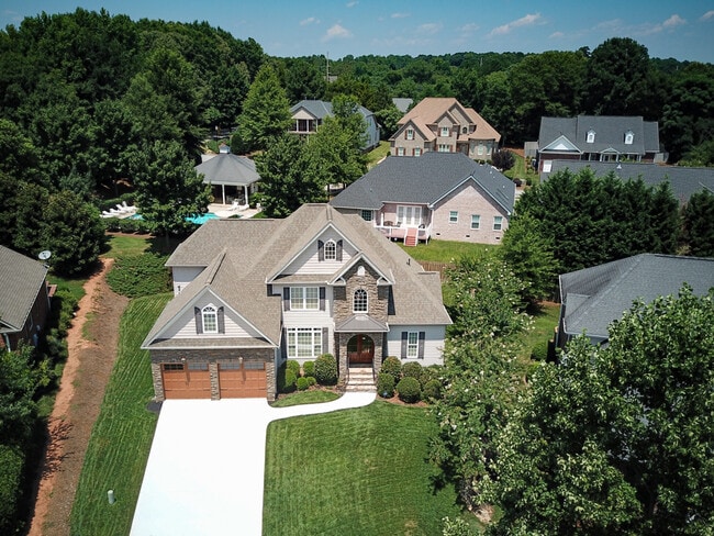 Building Photo - 5 BR, 3 BA Home Quiet Cul de Sac, Convenie...