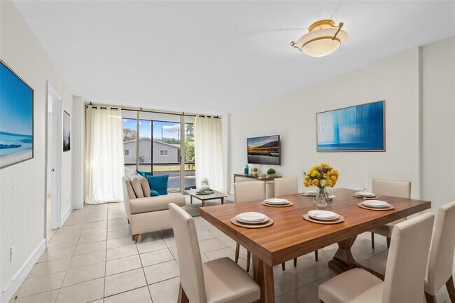 Building Photo - 111 Royal Pk Dr