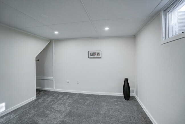 Building Photo - 4686 Capitol View Rd