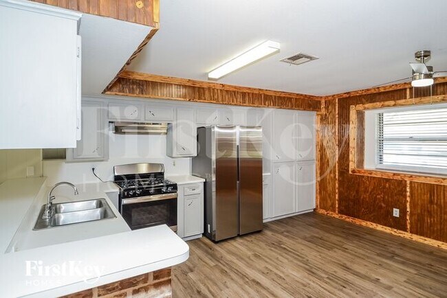 Building Photo - 3207 Haydee Rd