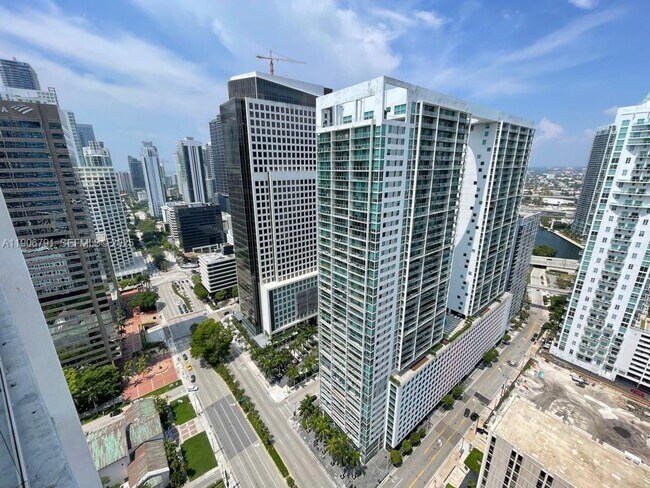 Building Photo - 485 Brickell Ave