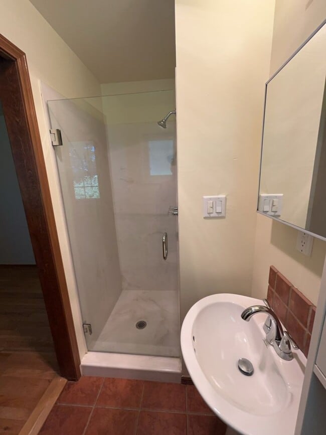 Building Photo - Beautiful Home Minutes from Uptown Albuquerque!