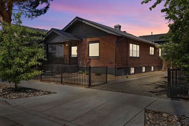 Building Photo - 3 Bed, 2 Bath, 1 Office/Guest - Fully Renovated Midtown Home