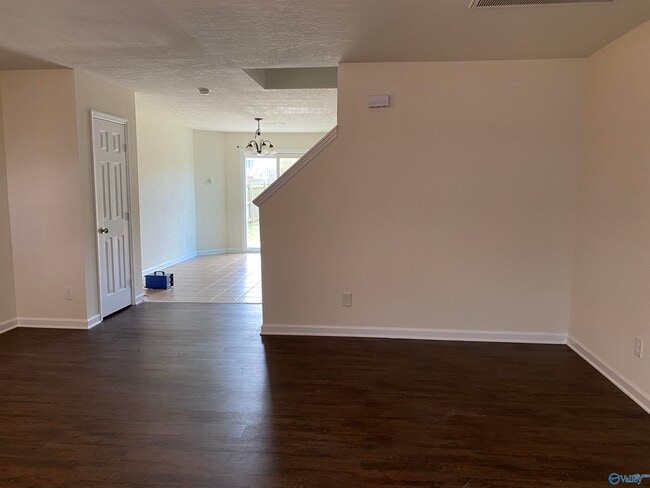 Building Photo - 3071 Lakeland Dr SW