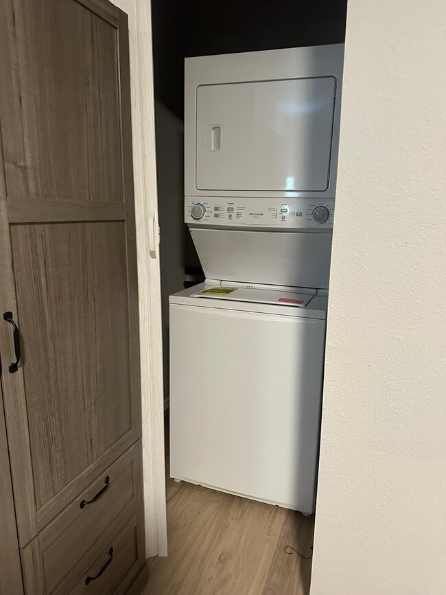 Building Photo - 10811 Cranbrook Rd