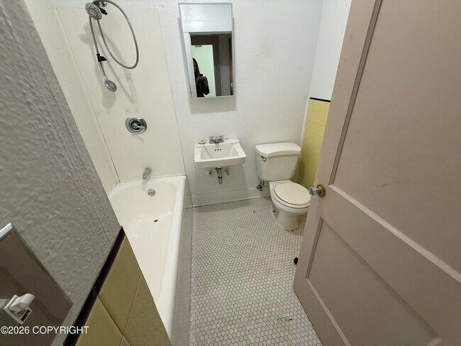 Building Photo - 436 Main St