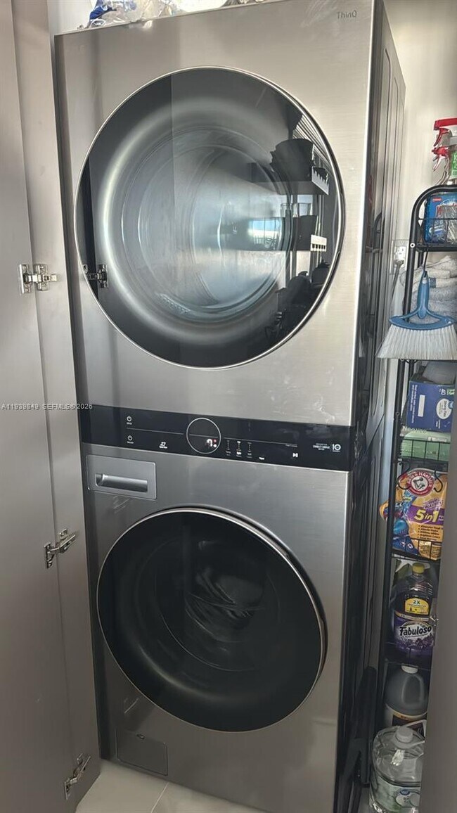 Building Photo - 1830 S Ocean Dr