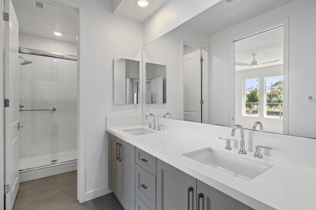 Building Photo - 1632 Doheny Way