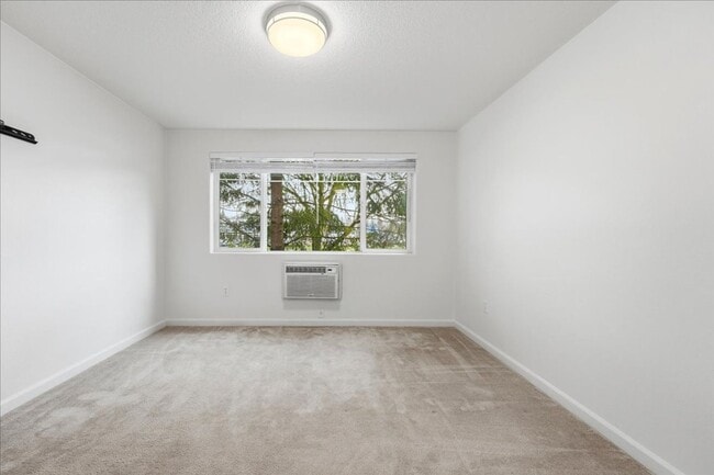 Building Photo - 760 NW 185th Ave
