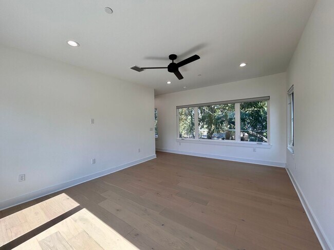 Building Photo - 4010 Clawson Rd