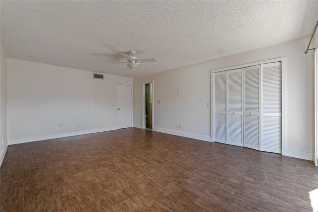 Building Photo - 167 NW 115th Terrace