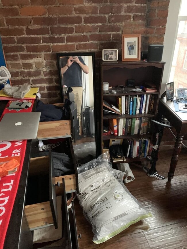 Building Photo - NORTH END 2 BED!!