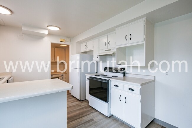 Building Photo - 4456 S Albright Dr