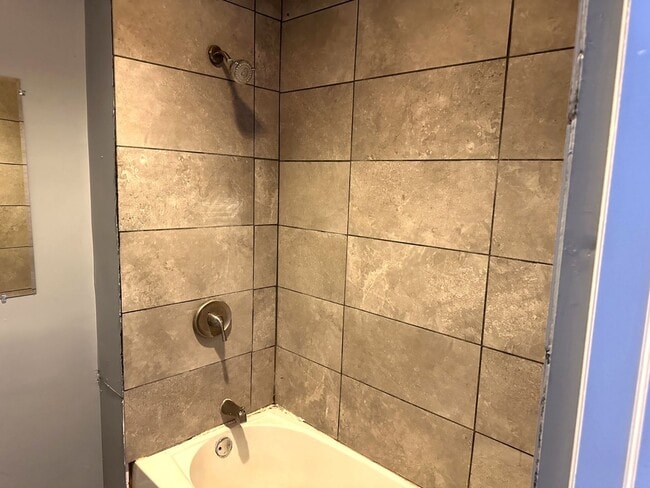 Building Photo - 3 Bedrooms, Newly updated!