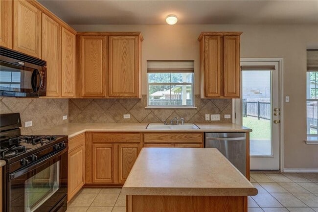 Building Photo - 10816 Pall Mall Dr