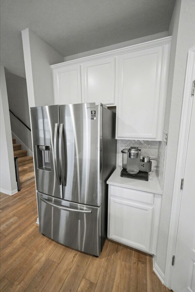 Building Photo - Stylish & Spacious 5-Bed in Prime Schertz Location! - Realtor Commission: $500