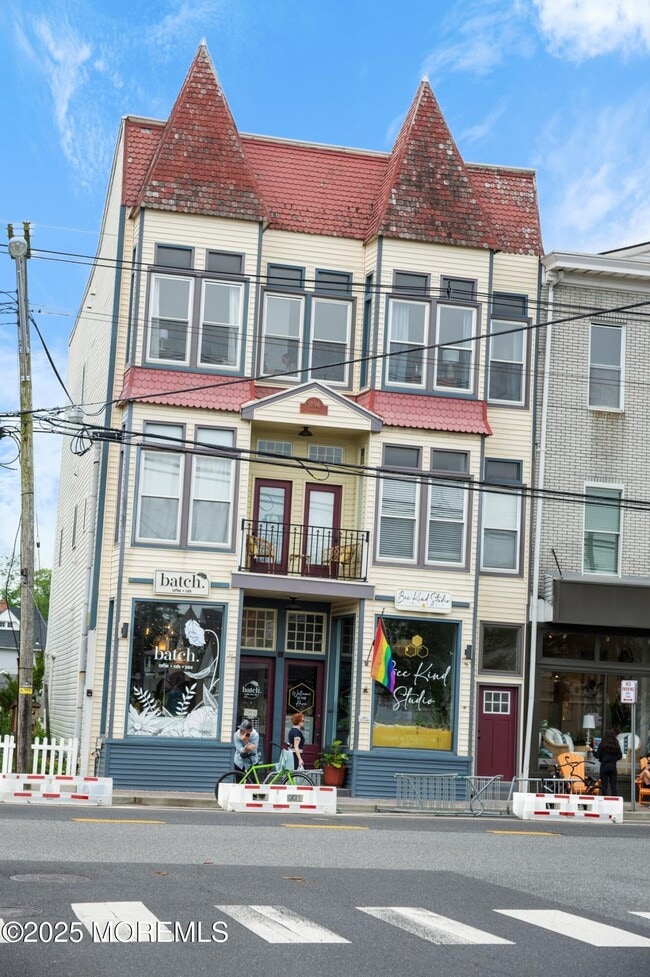 Building Photo - 162 Main St