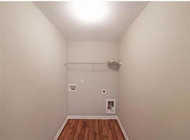 Building Photo - 677 Holly Springs Ct