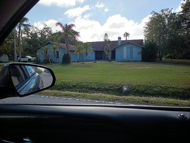 Mother-in-law apartment on 6.6 acres. Includes water electric Wi-Fi just. Very quiet - 7192 Hawkins Rd