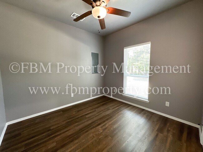 Building Photo - 431 Jannie St