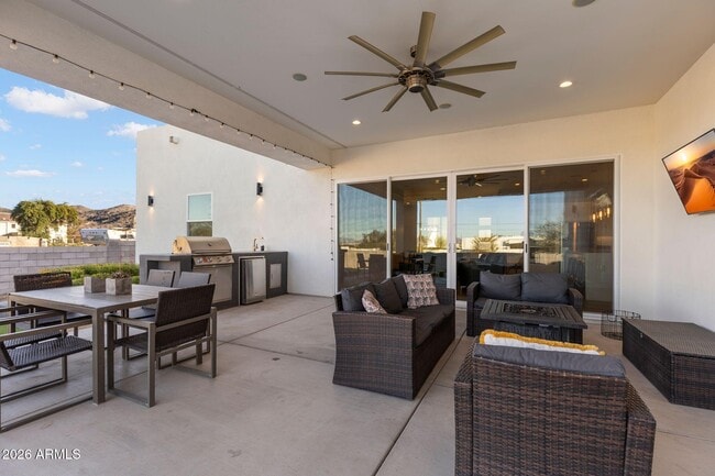 Building Photo - 2252 E South Mountain Ave